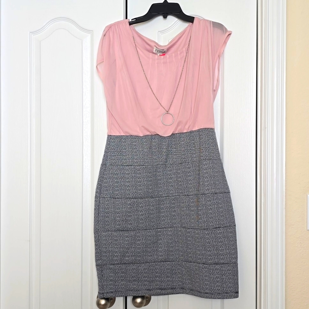 Womans Enfocus dress size 14P used once for one hour